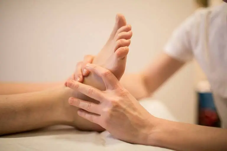 Massage Chân & Bấm Huyệt